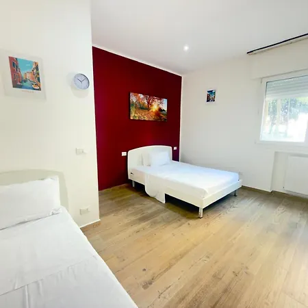 Dream Hotel *