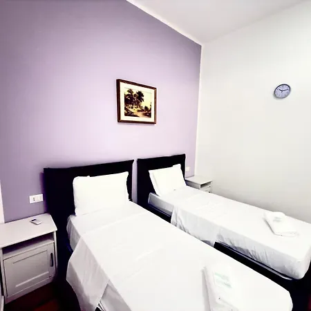 Dream Hotel *